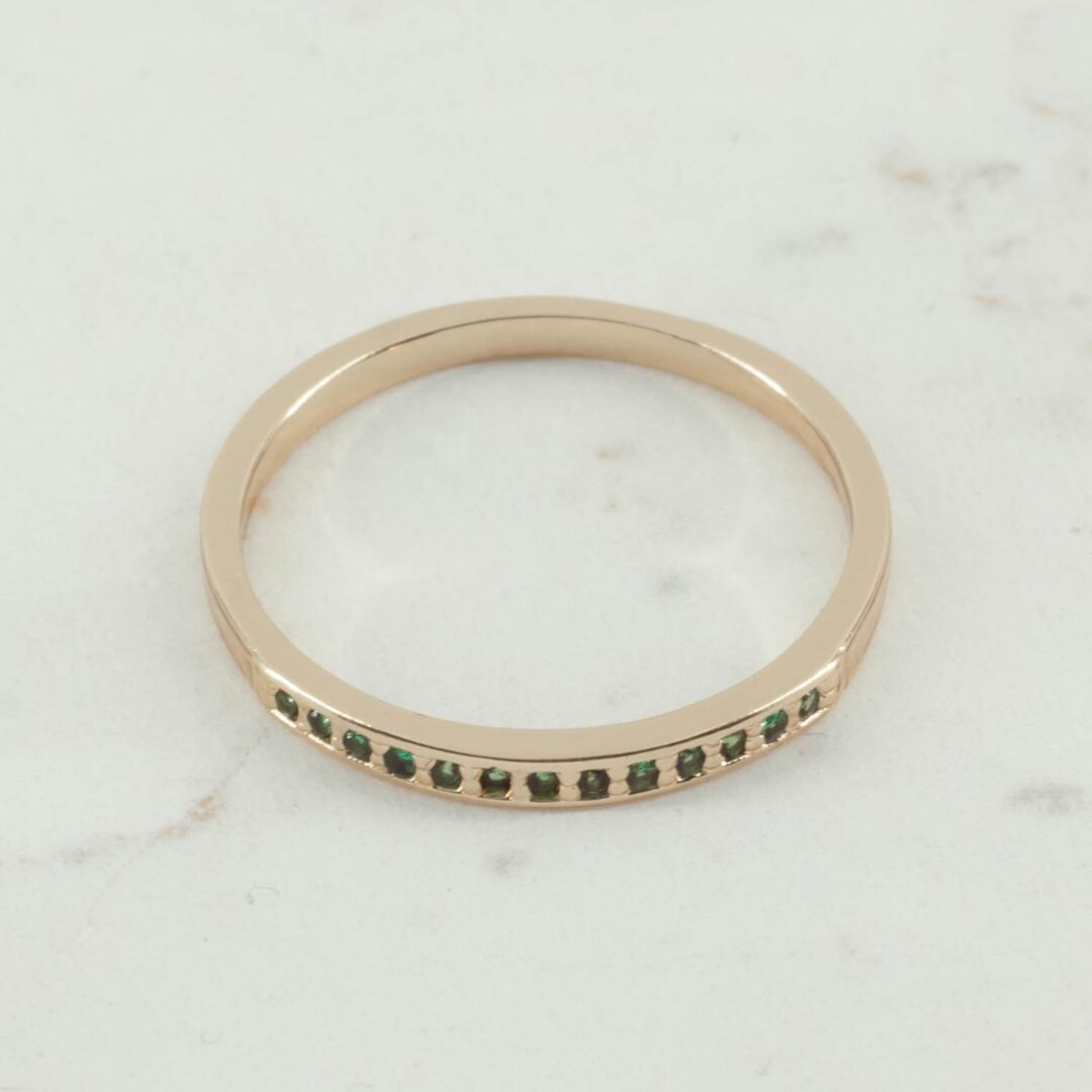 ANILLO LINEA CIRCONES ESMERALDA