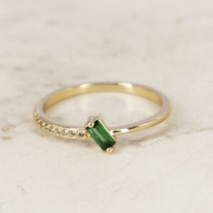 ANILLO ESMERALDA CRUZADO 1 LADO CIRCONES