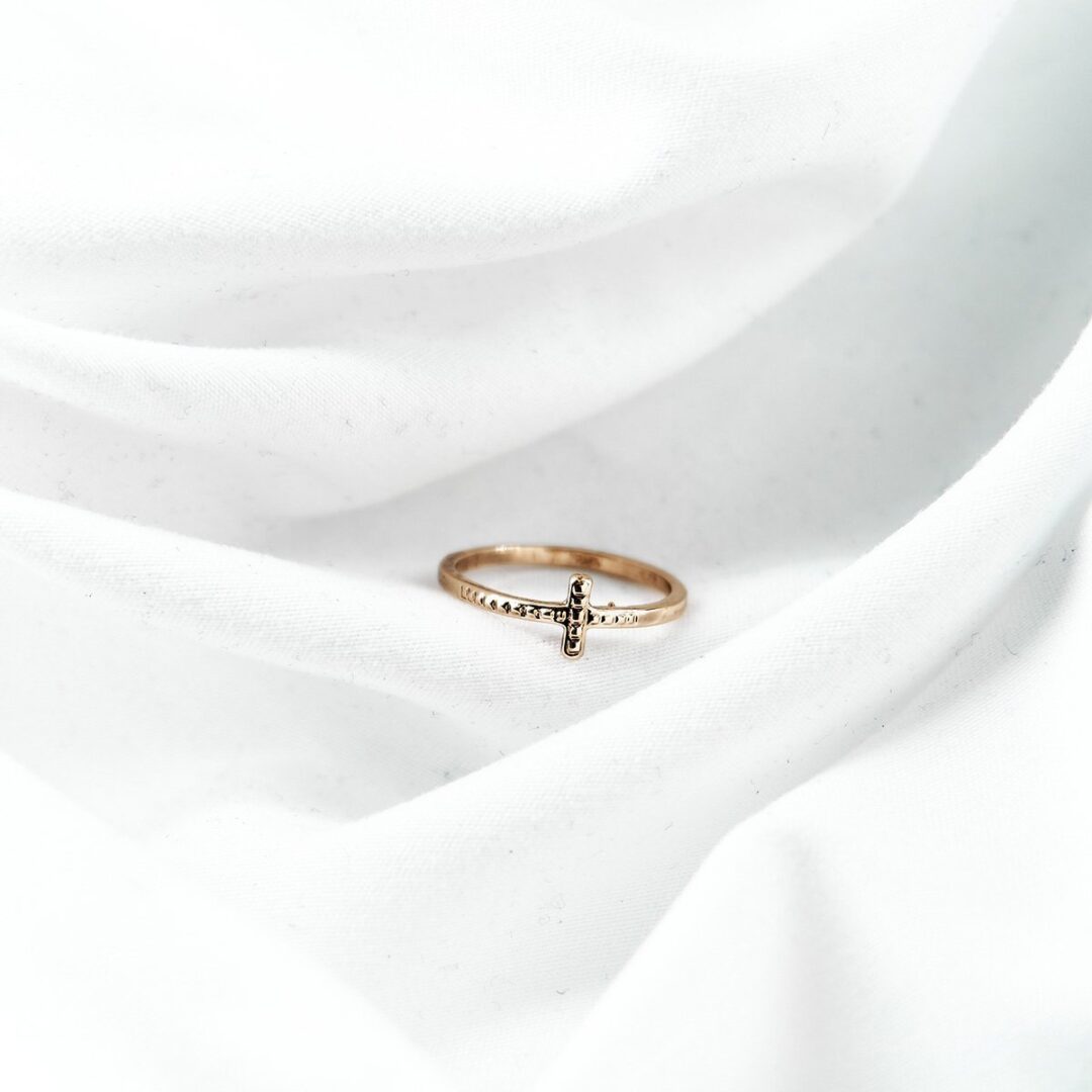 ANILLO CRUZ TALLADO
