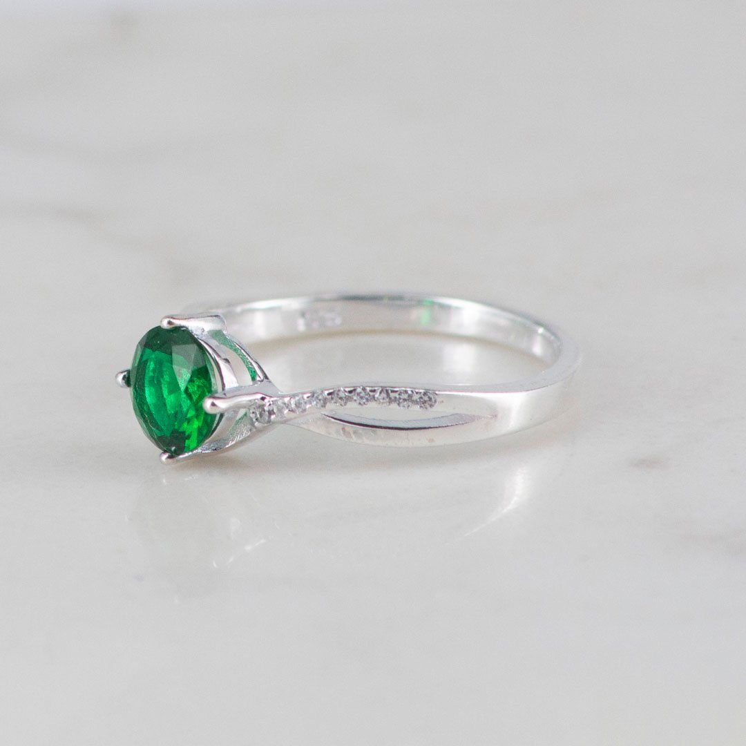 ANILLO SOLITARIO CRUZADO CIRCON VERDE