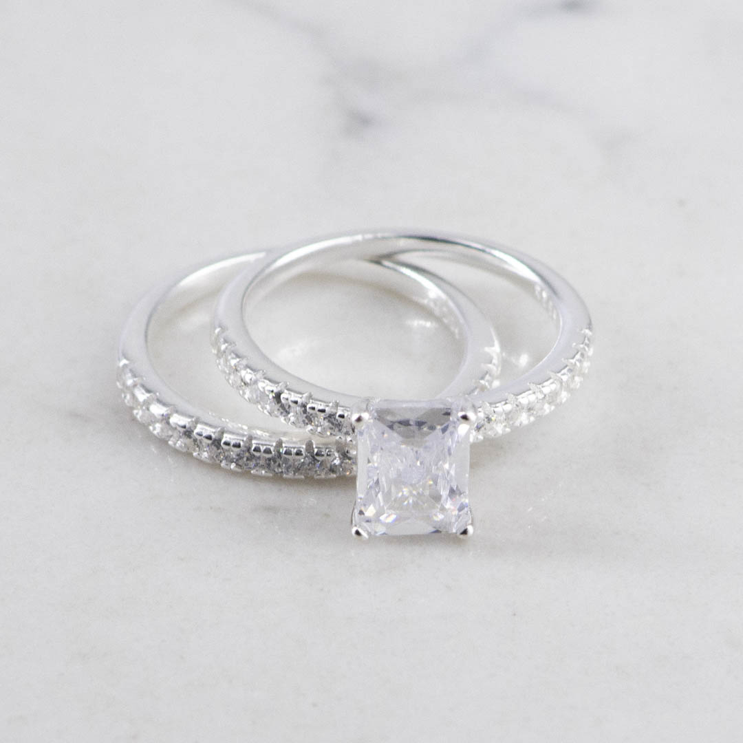 ANILLO SOLITARIO CIRCON CUADRADO BANDA CIRCONES