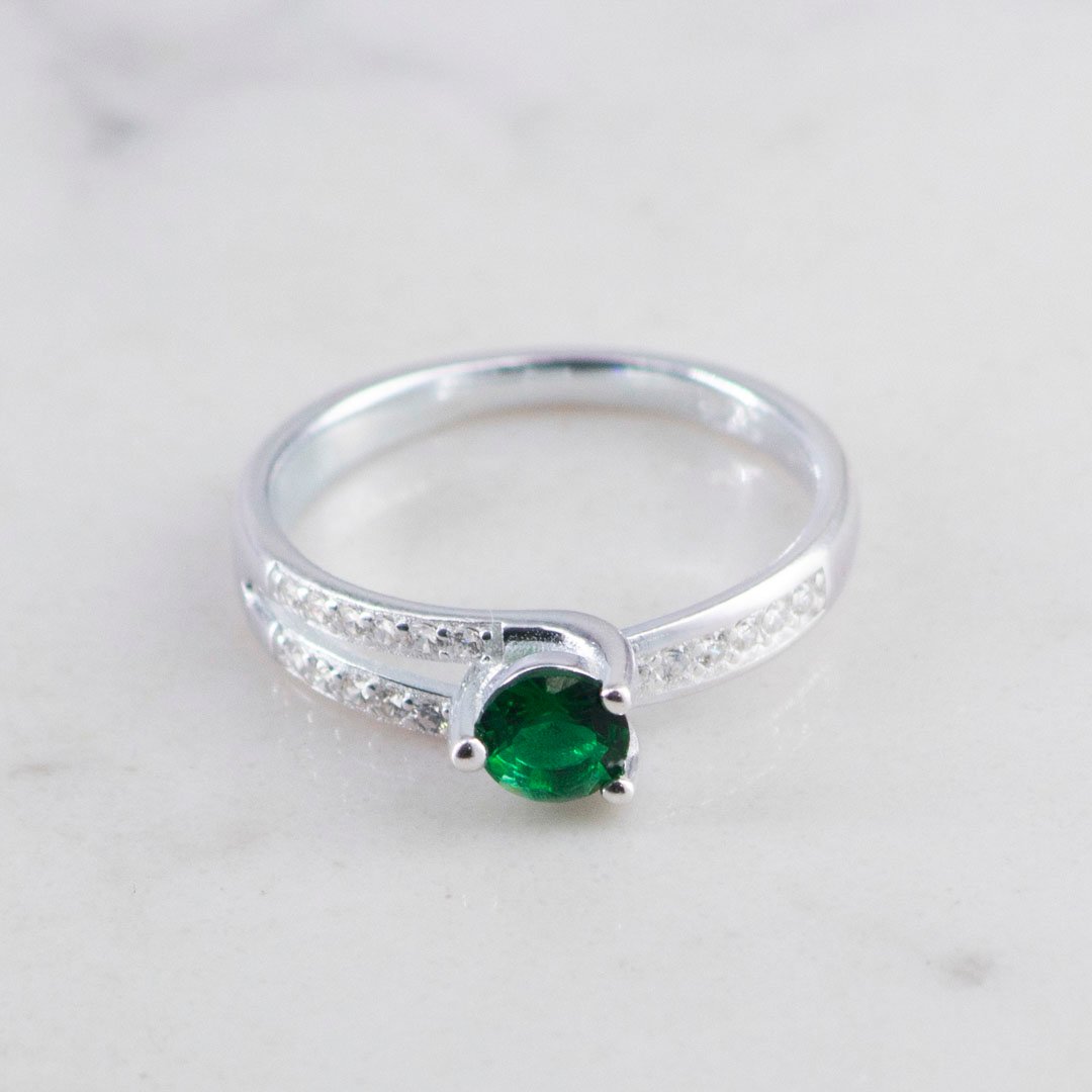 ANILLO SOLITARIO ESMERALDA 3 PUNTAS