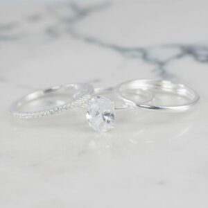 PAN351-TRIO-DE-ANILOS-SOLITARIO-OVALO-LISO-Y-BANDA-CIRCONES-1.jpg TRIO DE ANILOS SOLITARIO OVALO , LISO Y BANDA CIRCONES