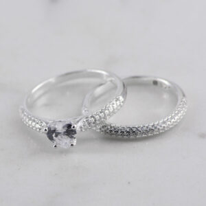 DUO ANILLOS SOLITARIO CORAZON CON BANDA CIRCONES