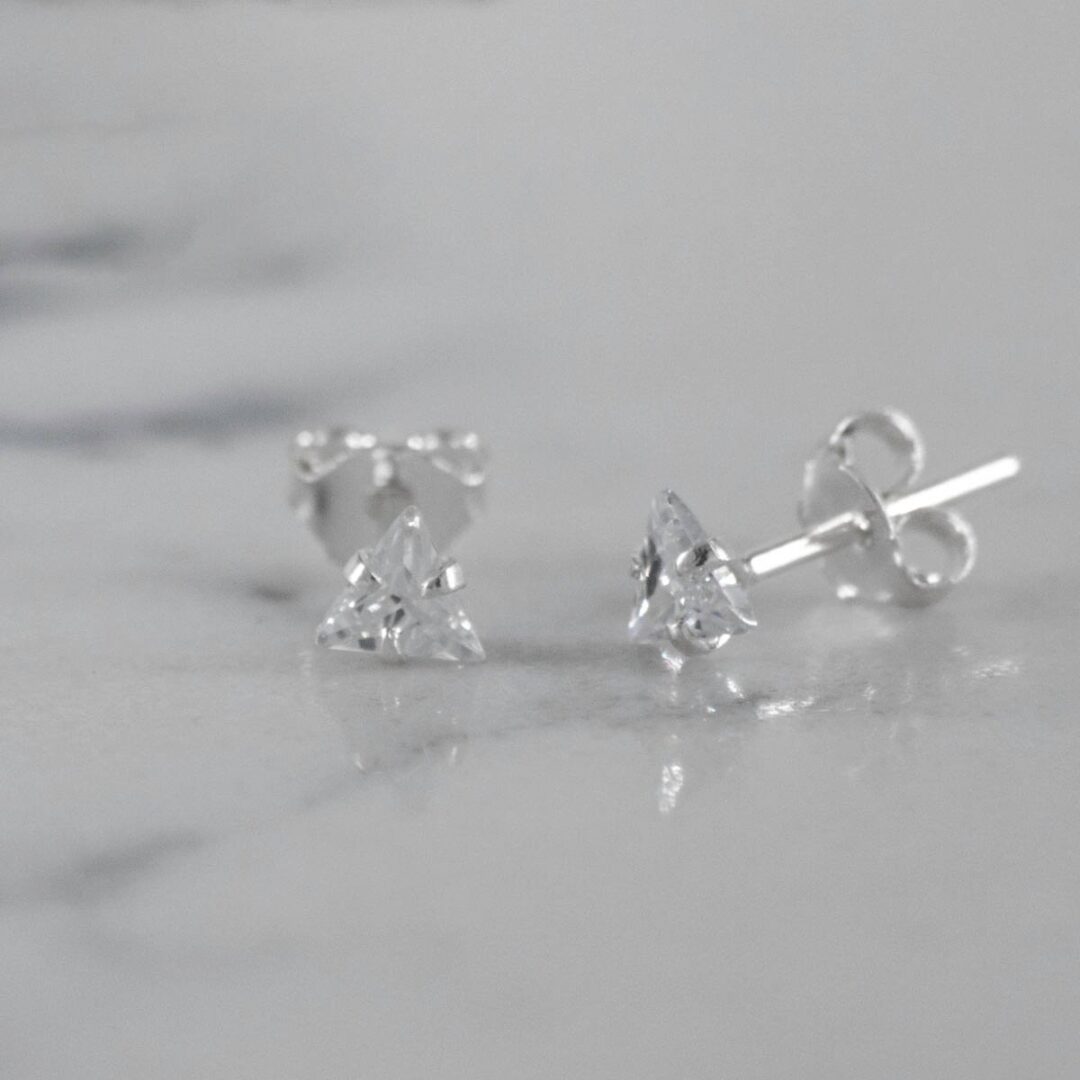 TOPO TRIANGULO CRISTAL 4MM